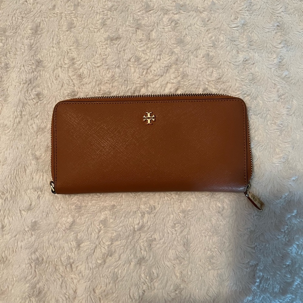 Continental zip wallet